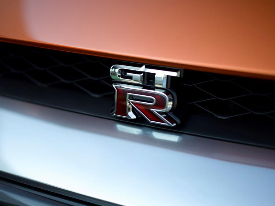 Логотип Nissan GT-R 2016 года  (US) (фото 44 из 57)